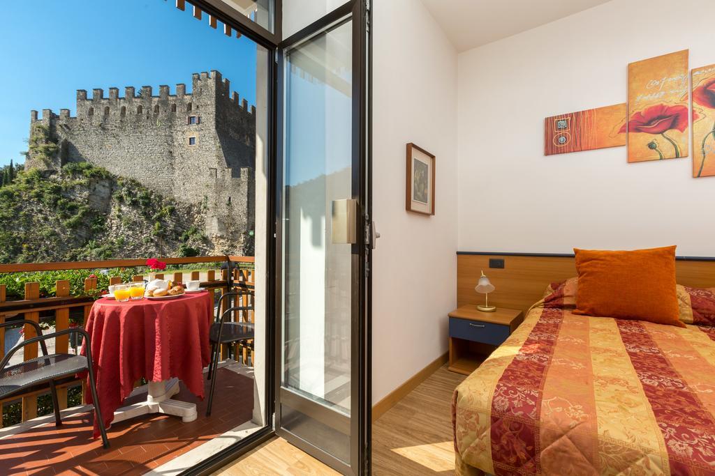 טנו Hotel Antica Croce - Gardaslowemotion מראה חיצוני תמונה
