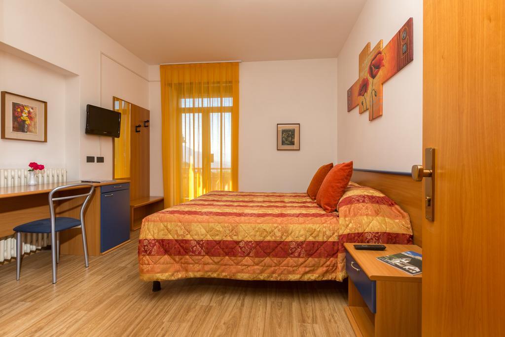 טנו Hotel Antica Croce - Gardaslowemotion מראה חיצוני תמונה